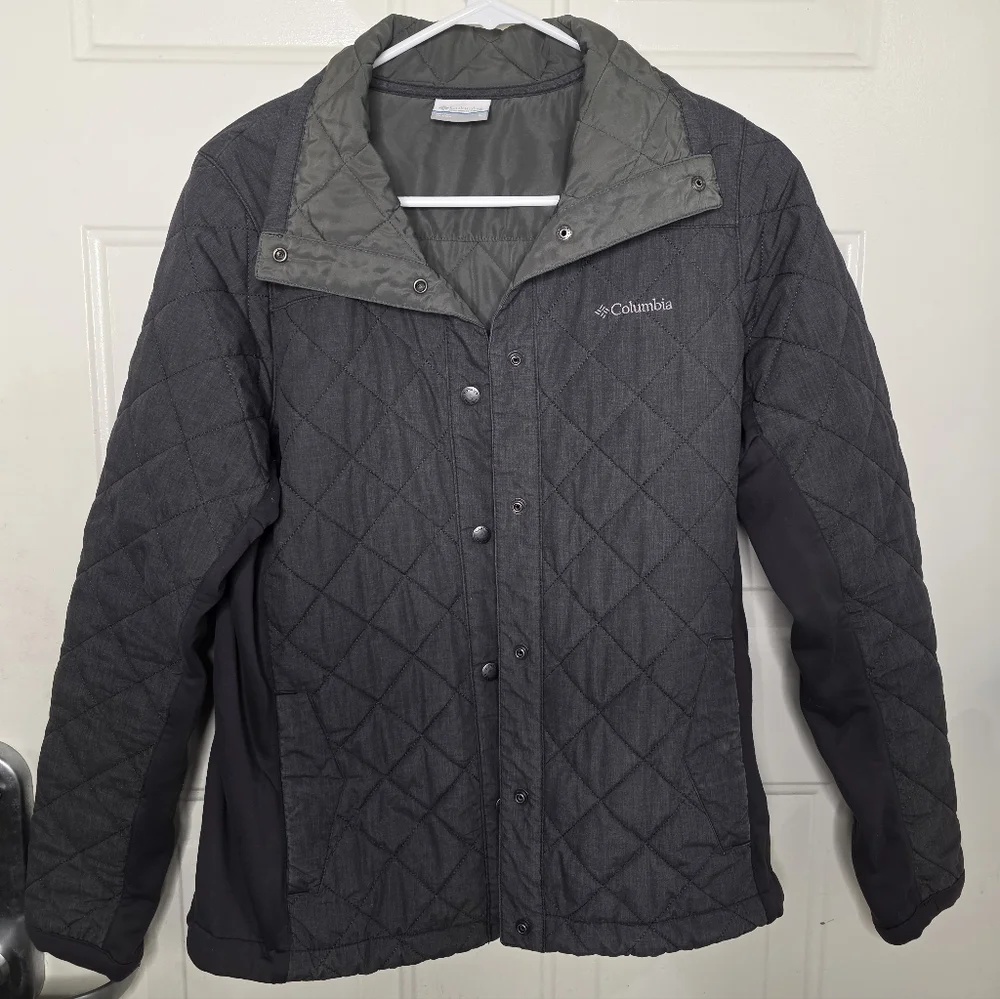 Columbia Women's High Collar Snap Front Quilted Jacket‎ Size Small